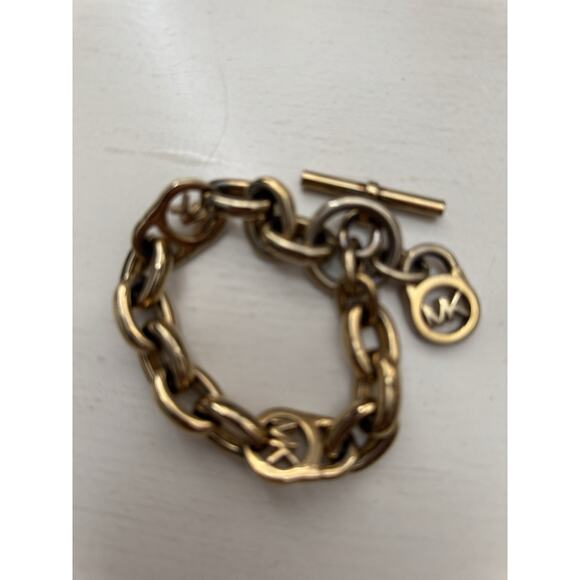 Michael Kors Women's Gold Tone Link Bracelet MK Logo Padlock Toggle Closure - Picture 2 of 3